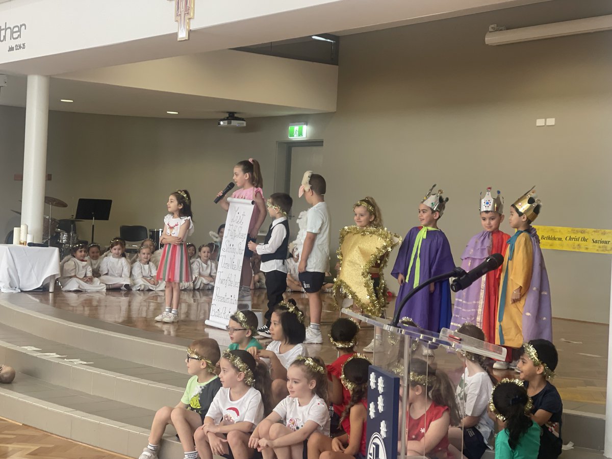 InfantJesus54's tweet photo. This morning our fantastic Pre-Primary children retold the story of the nativity. They were absolute stars! What a fabulous way to centre us into the true meaning of Christmas. #CatholicLearners #ExpectGreatThings #DiscoverCatholicEducation #CEWADifference https://t.co/pmDLZVBTTn