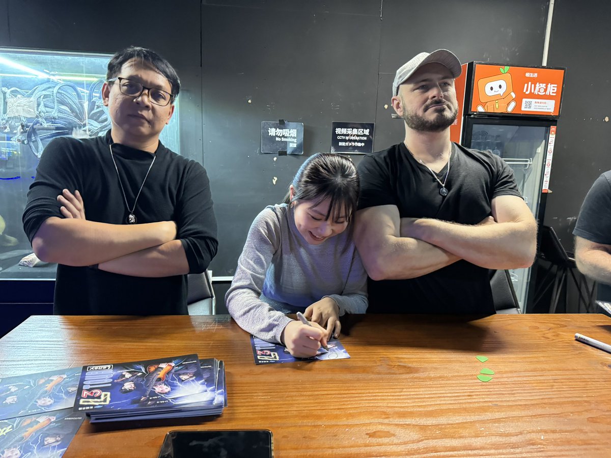 lisaxguitar's tweet image. 昨日は5都市目の北京でした🙏✨️
本日は長春です💪💪
 #bodyguards 
 #maximumsecurity 
 #L3TOUR