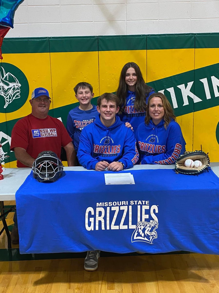 Logan Moran (@the_logan_moran) on Twitter photo Made it official! Thanks to everyone that helped me along the way. Just getting started!
<a href="/ozbaseball/">Eric Osner</a> <a href="/kadem_tharp/">Kadem Tharp</a> <a href="/MSUWPGrizzlyBB/">Missouri State-West Plains Grizzly Baseball</a> Made it official! Thanks to everyone that helped me along the way. Just getting started!
<a href="/ozbaseball/">Eric Osner</a> <a href="/kadem_tharp/">Kadem Tharp</a> <a href="/MSUWPGrizzlyBB/">Missouri State-West Plains Grizzly Baseball</a>