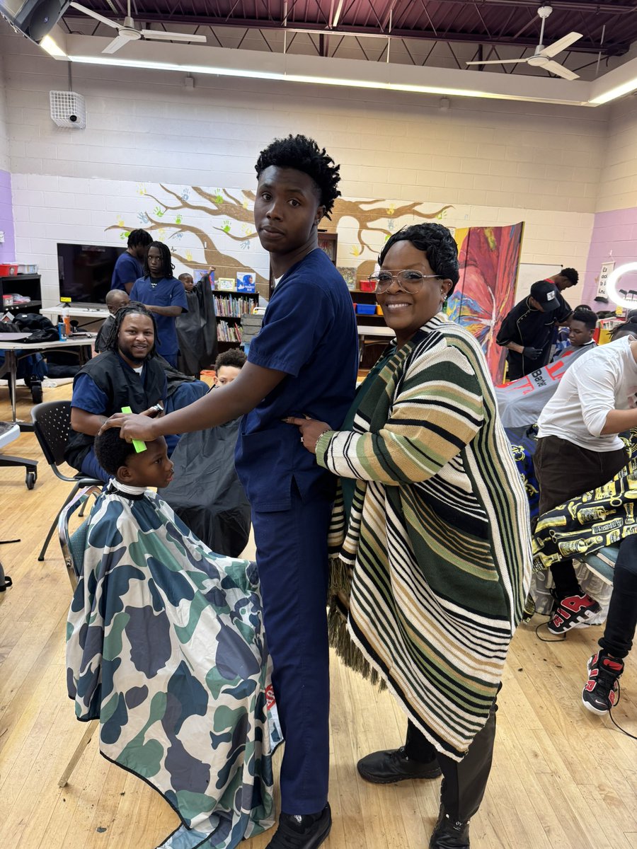💈✂️Programs impacting young lives!💈✂️

Kudos to Westside Community Center and Chattanooga State barber college for partnering to provide complimentary haircuts to youth while sharpening barber students' skills, creating a win-win situation for our community!