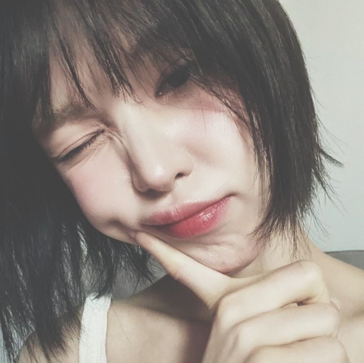 dollyvonnee's tweet photo. yvonne's  new  edtwt  intro  ⋆ ˚｡⋆୨୧˚
                        basic  dni
          14 , 5’6 , ana , she / her
          
          ↻  or  ᡣ𐭩  to  be  moots .ᐟ

#ricecaketwt #edtwt #kpopedtwt https://t.co/L8eWoZtjqe