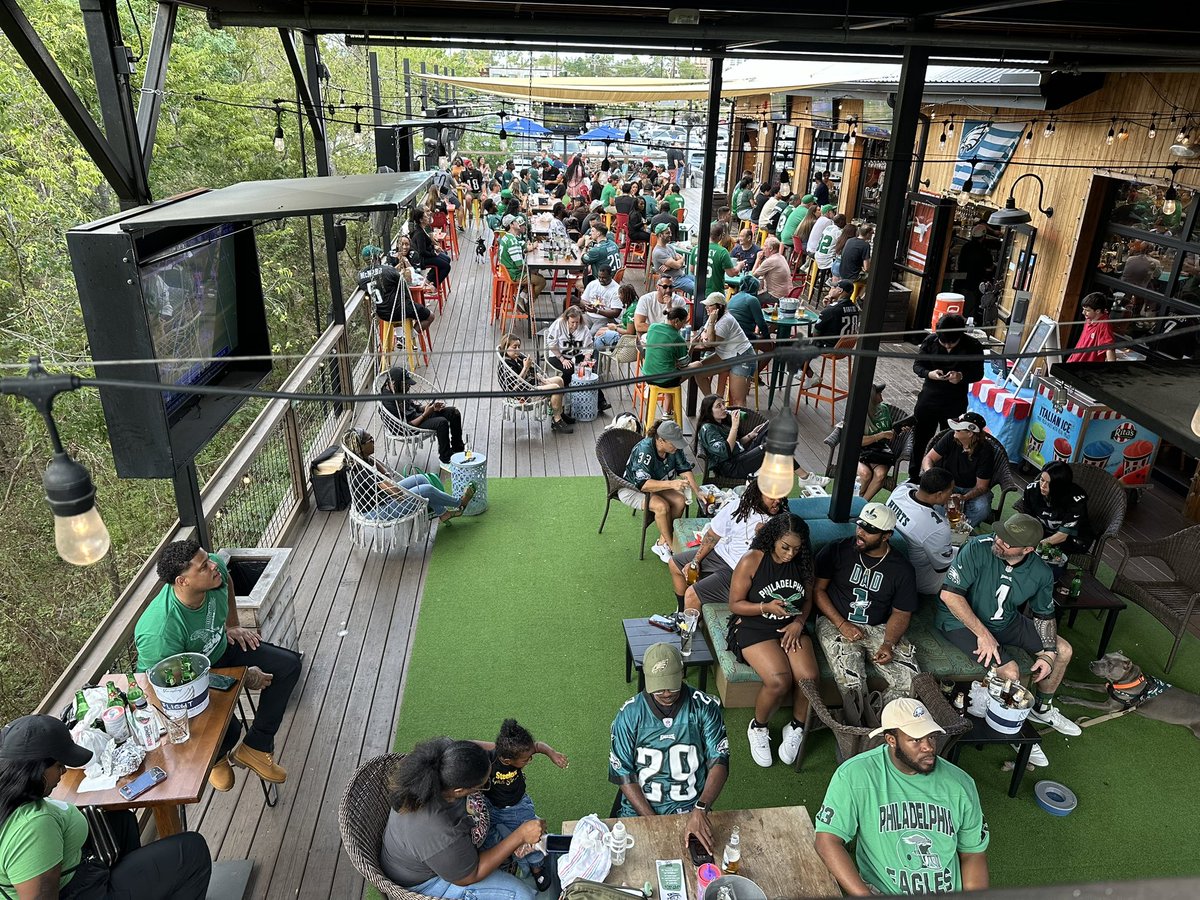 HtownEaglesNest's tweet photo. Patterson Park is the official home of the Houston Eagles Nest. Go Birds! @JasonKelce #est2003 #Eagles #EaglesCountry @Eagles https://t.co/mJKEmThcPQ