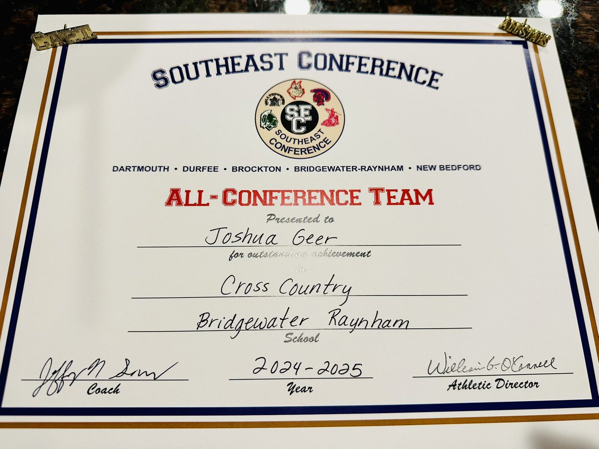 kgeer33's tweet image. XC Banquet tonight! It was so fun to see all the kids together. Josh was named a part of the Southeast Conference All-Confrence Team and Southeast Conference Most Valuable Player. Last XC meet of his Senior season is this Saturday! Go get it bud! @TROJANSXCTF @BR_Athletics_MA