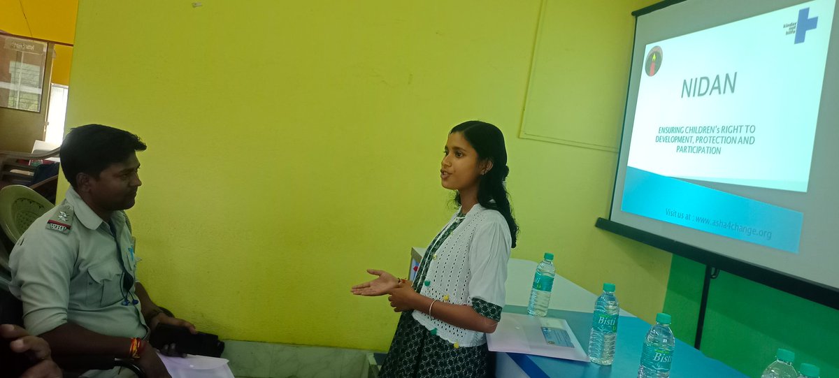 A girl explains to the police officer the various child protection mechanisms she learns from our safety sessions. She looks very confident 😊