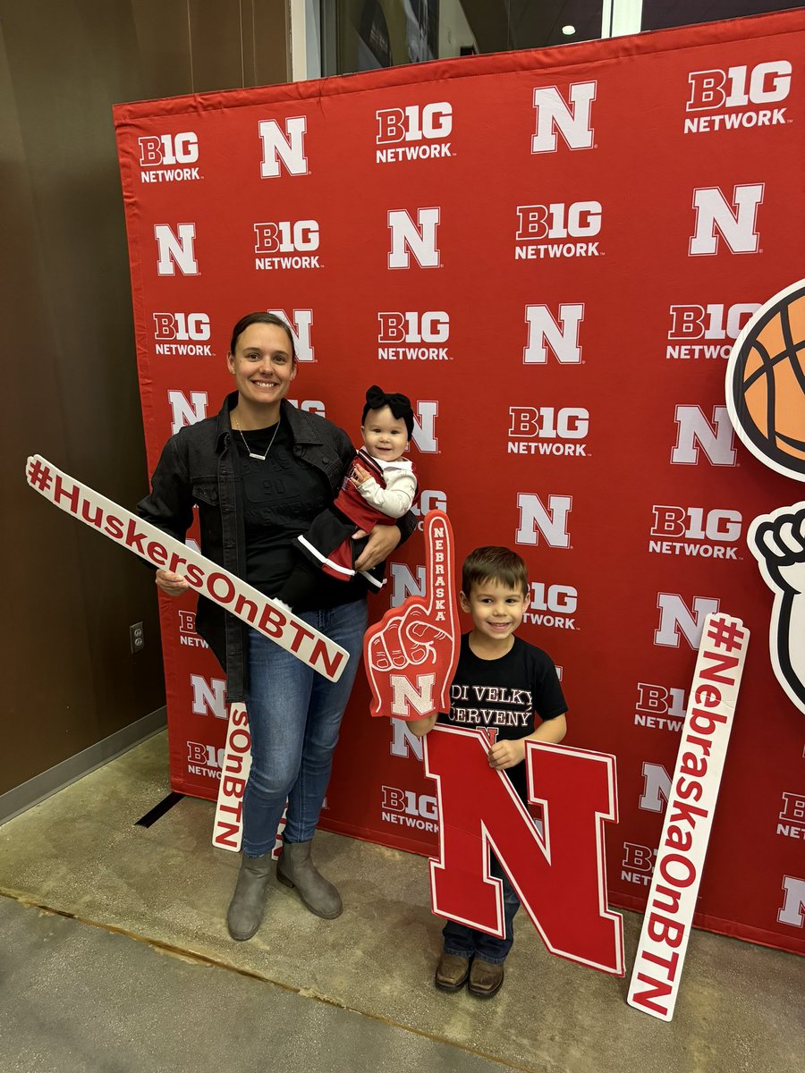 KarleneRenae's tweet photo. First Husker Basketball game for these two little Husker fans! 🏀❤️ #Huskers #collegebasketball #BigTenNetwork @402_golf https://t.co/GSp5U05E37