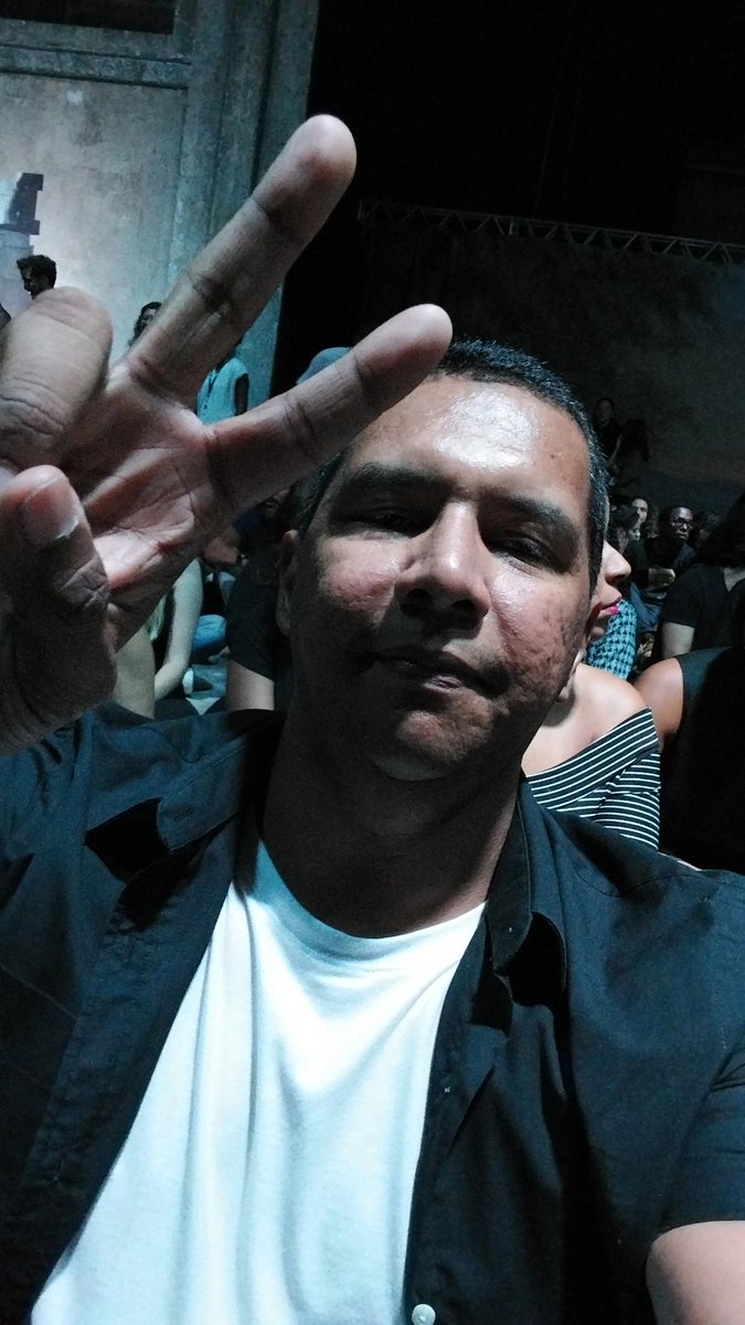 jpssantana's tweet image. Esse dia foi tão lindo, que show mais maravilhoso.
#sombrasil #djavan #televisão #musicabrasileira #musica