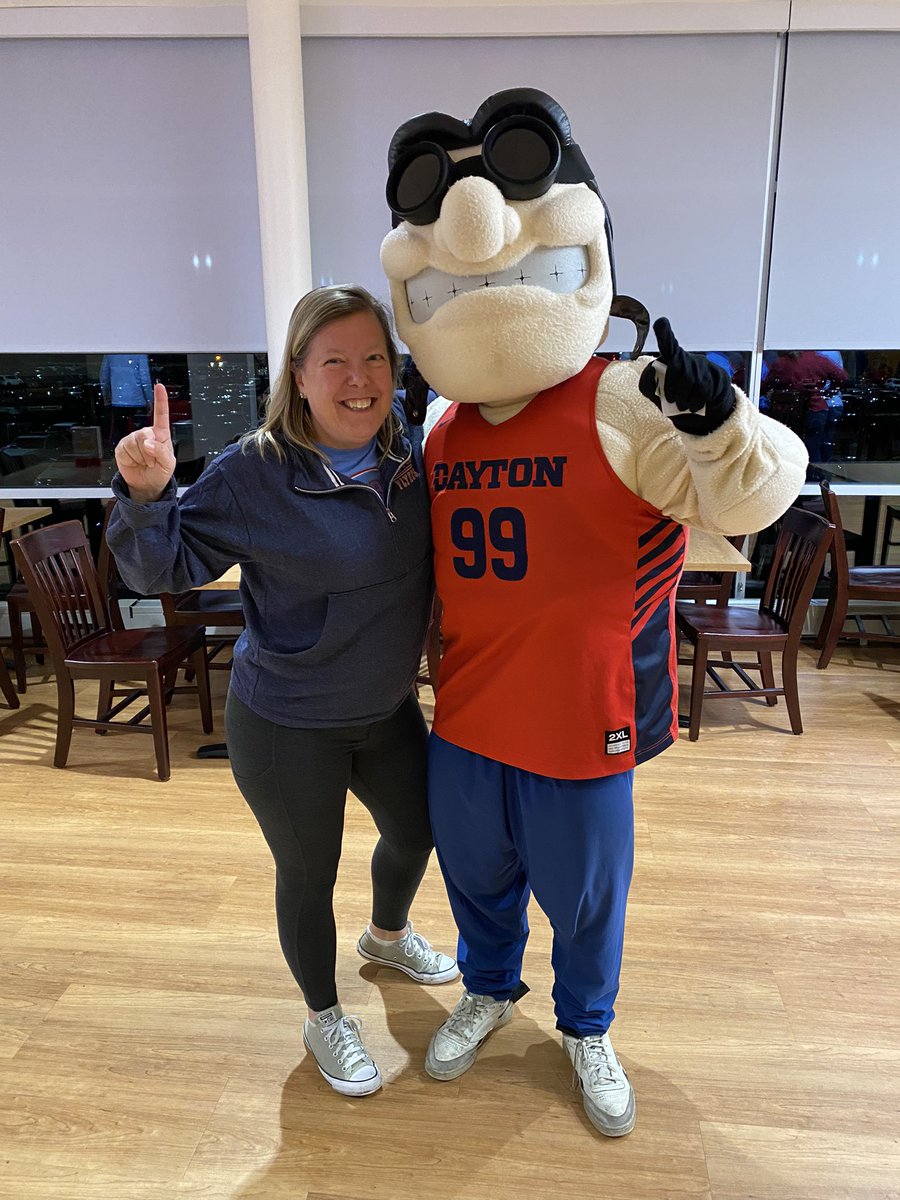 Flyers win, I won a pizza, <a href="/iisaacjack/">Isaac Jack</a> is back, and got a picture with Rudy!   My night is complete! 💙❤️✈️ #Dayton6th