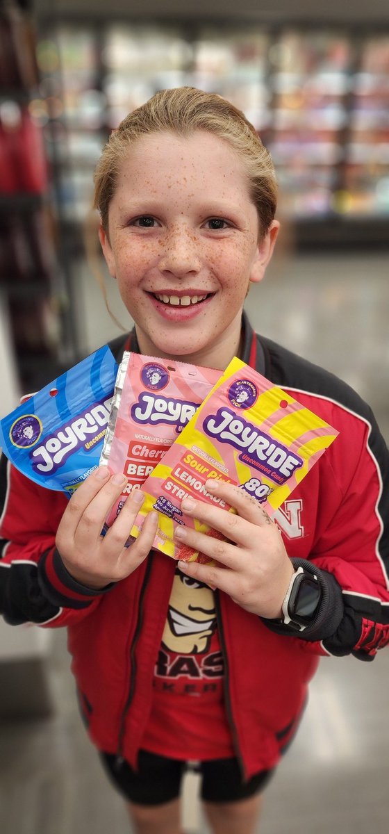 AndrewR73's tweet photo. @RyanTrahan little man was excited to grab some tasty treats!! https://t.co/0fpAX3Pufu