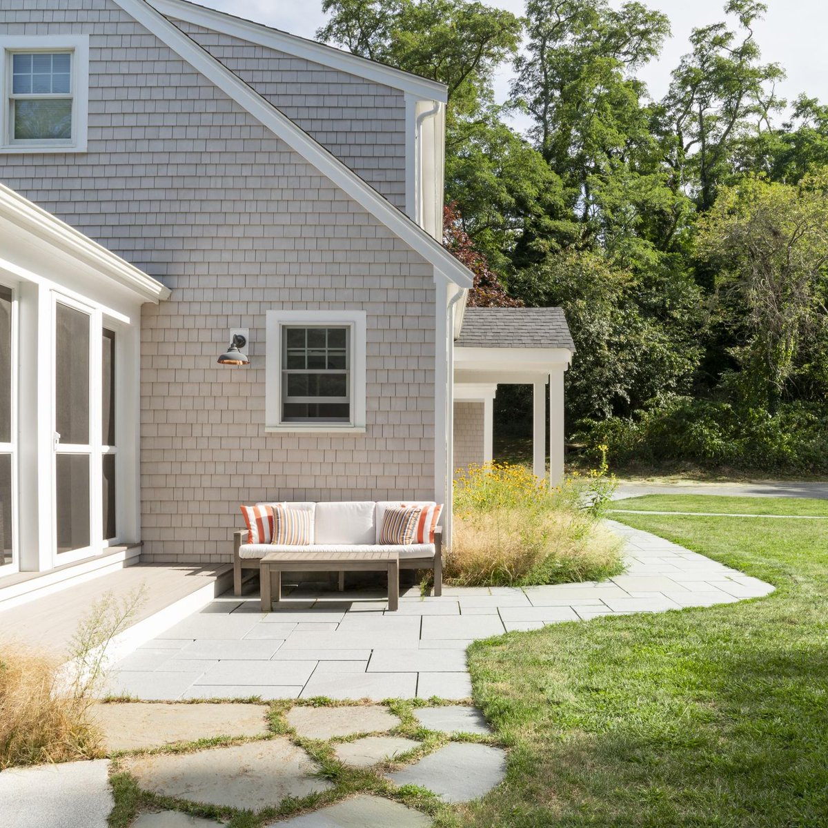 PhilbrookCC's tweet image. Paradise found in South Orleans.

#BuiltByPhilbrook in collaboration with A3 Architects, Andersen Windows + Doors, Shepley Wood Products #CapeCodHome #CapeCodBuilder #WaterfrontHome #OrleansMA 📷 Grattan Imaging