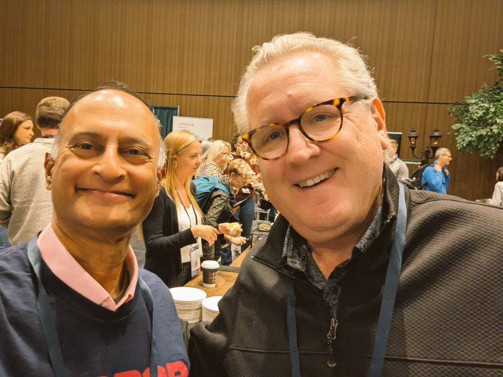 shashib's tweet photo. Great to be catch up with @markwschaefer at the #mpb2b @MarketingProfs conference https://t.co/AncH8cVNaL