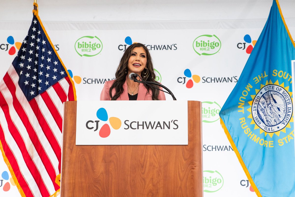 KristiNoem's tweet image. South Dakota’s economy is THRIVING. We’ve drawn fantastic companies to join our winning workforce, including CJ Schwan’s, which is constructing the largest food processing facility of its kind in Sioux Falls. We broke ground on this monumental project today.
