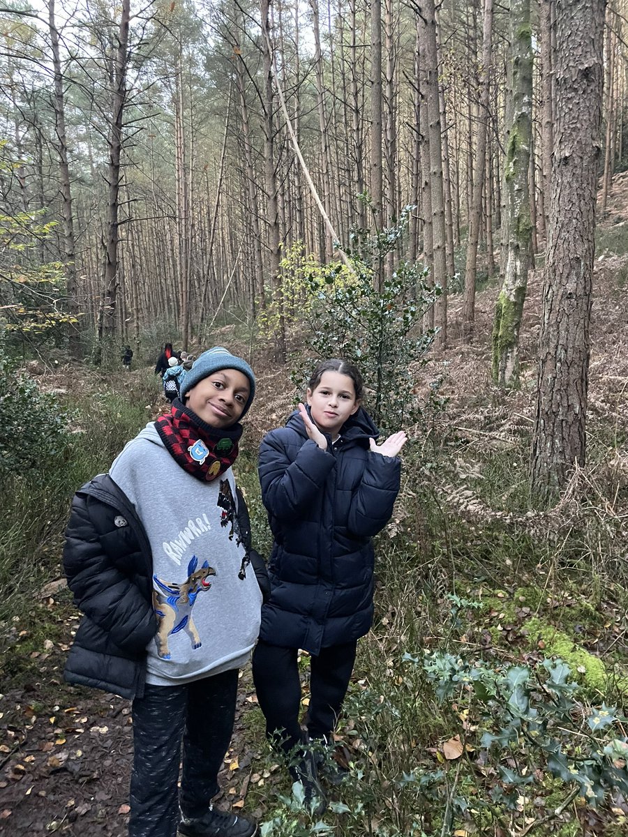 Hiking around Devils punch bowl