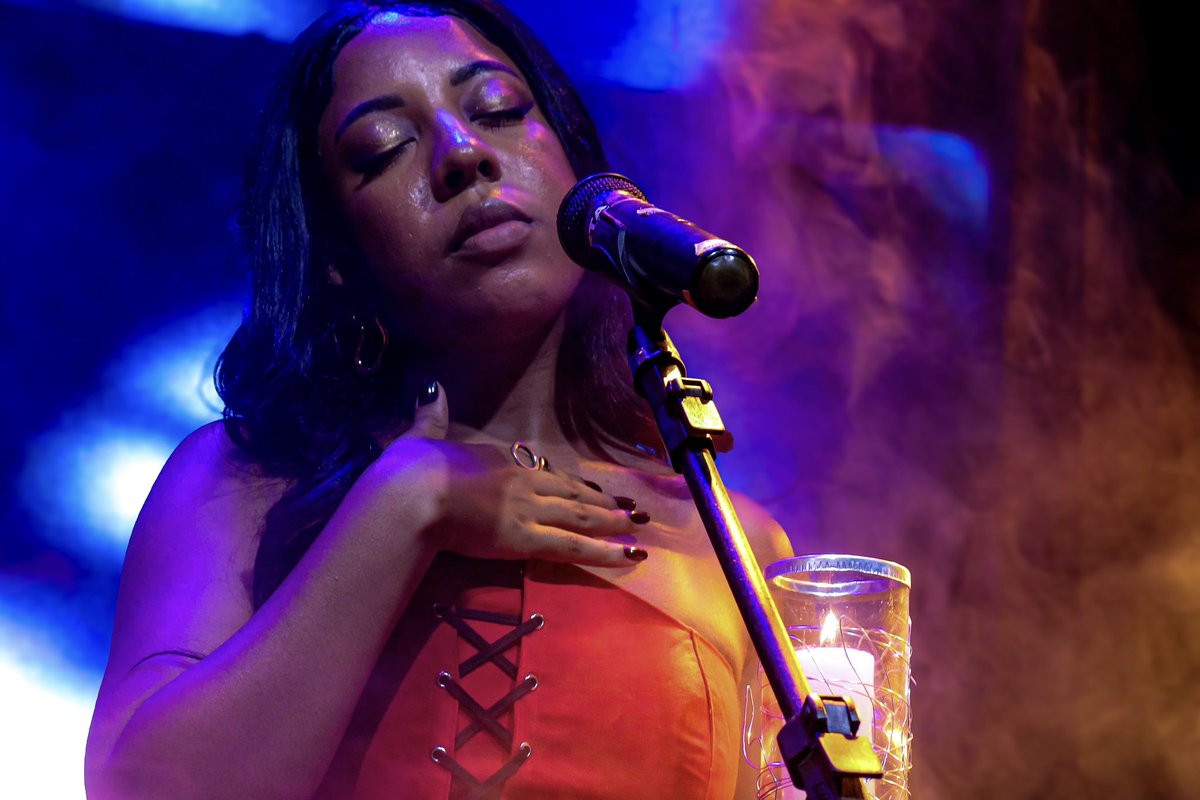 Fotos do show de ‘Segunda-feira’ em Salvador por Elis  pra lembrar que o de SP já é amanhã na @casanaturamusical. Já compraram os ingressos de vcs?  

Link aqui ó: bileto.sympla.com.br/event/99019/d/…