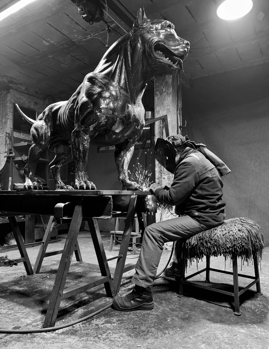 shot of the day

„PitBull-Riot”-processing

I'm starting the final stage of the sculpture: applying the skin to the beast.
 I'll begin with the most intricate details and then move on to the larger surfaces.