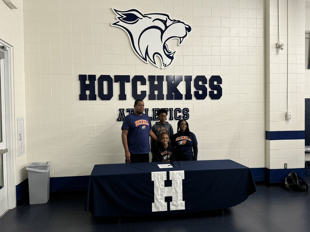 Great day for <a href="/iamkaila_5/">Kaila Richards</a> and her family!  Officially a <a href="/Bucknell_WBB/">Bucknell WBB</a> Bison! 🦬 #TeamNE