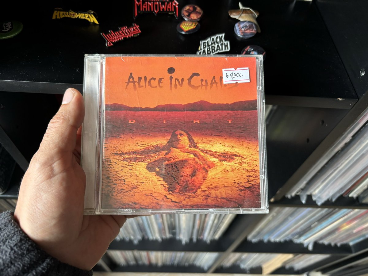 A33REVOLUCIONES's tweet photo. Está joya de @AliceInChains de 1992 es un disco perfecto, de cabo a rabo. Álbum #Dirt 
#rooster #would? #angrychair #thembones #sickman https://t.co/rK4pqXezWc