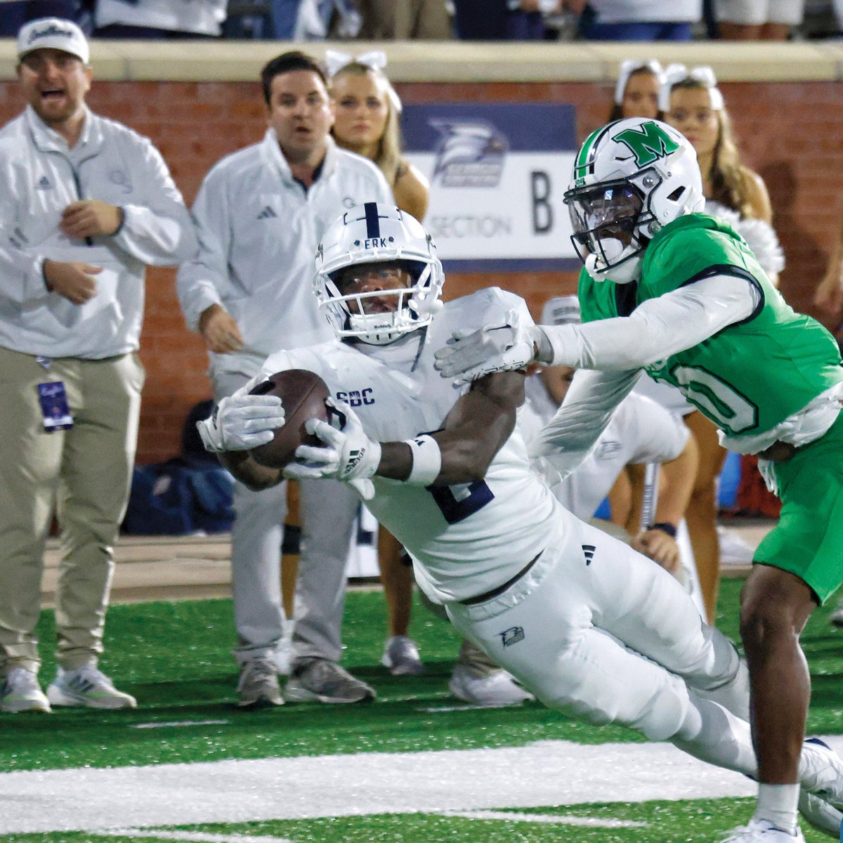 Eagle Fans! 🦅 Get your LIMITED EDITION Derwin Burgess Jr. autographed photo of this game-winning catch against Marshall.

Morris Bank - North Main Street, Statesboro
Monday, November 18th
2:00 – 4:00 PM

Derwin Burgess will be signing copies and taking pictures with Eagle fans!