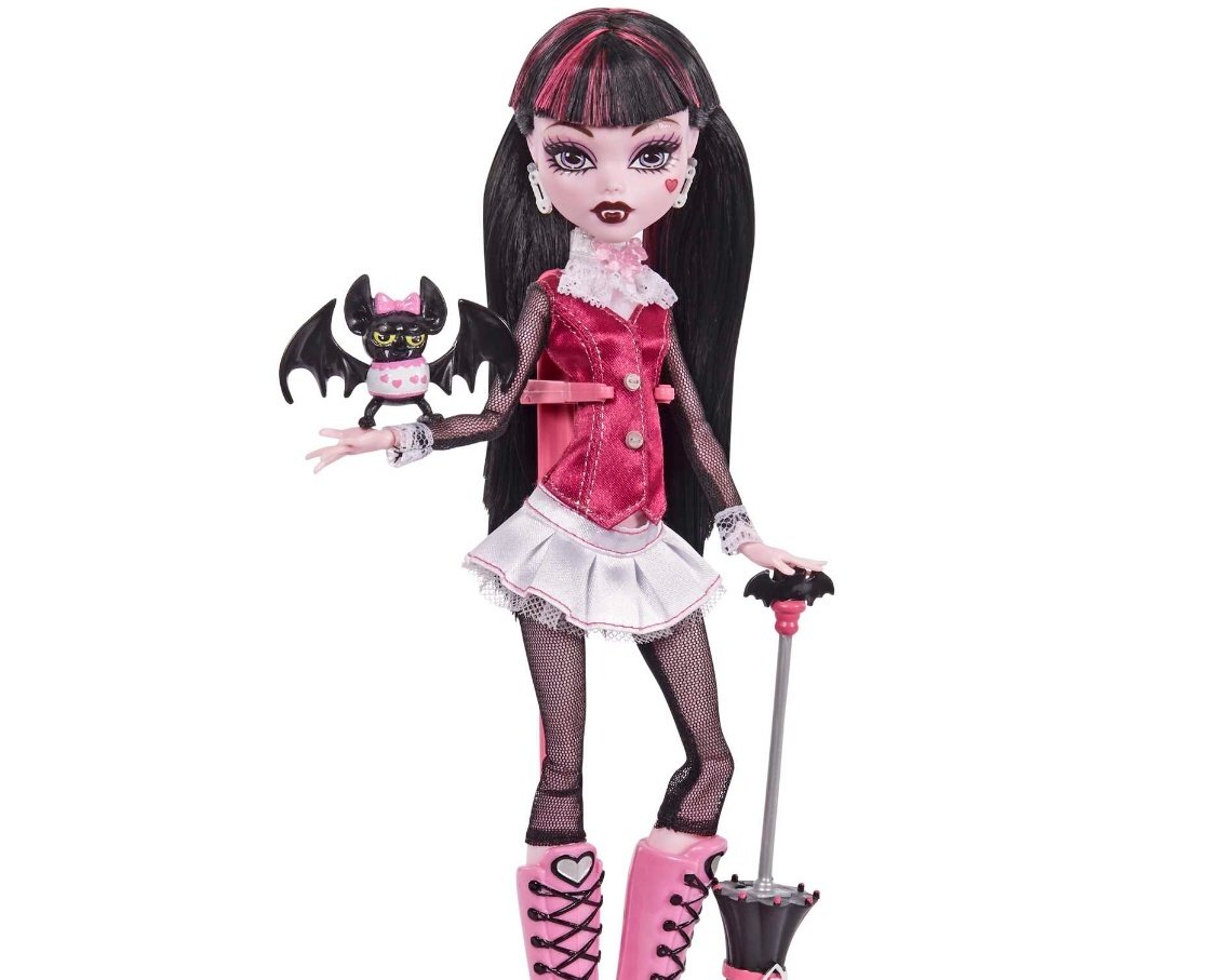 SomeB1txh's tweet photo. So... Draculaura had a recovery. https://t.co/NDhd7yzJCu