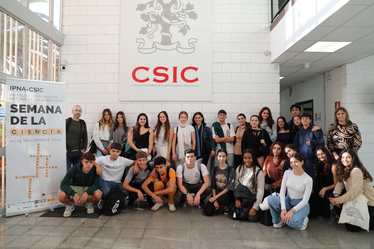 ipnacsic's tweet photo. El taller 'La vida oculta de los suelos' y nuestros 'posados' oficiales 😜
#scic24 #SomosCiencia #somosinnovación #semanacienciaCSIC https://t.co/icwqpNLrL3