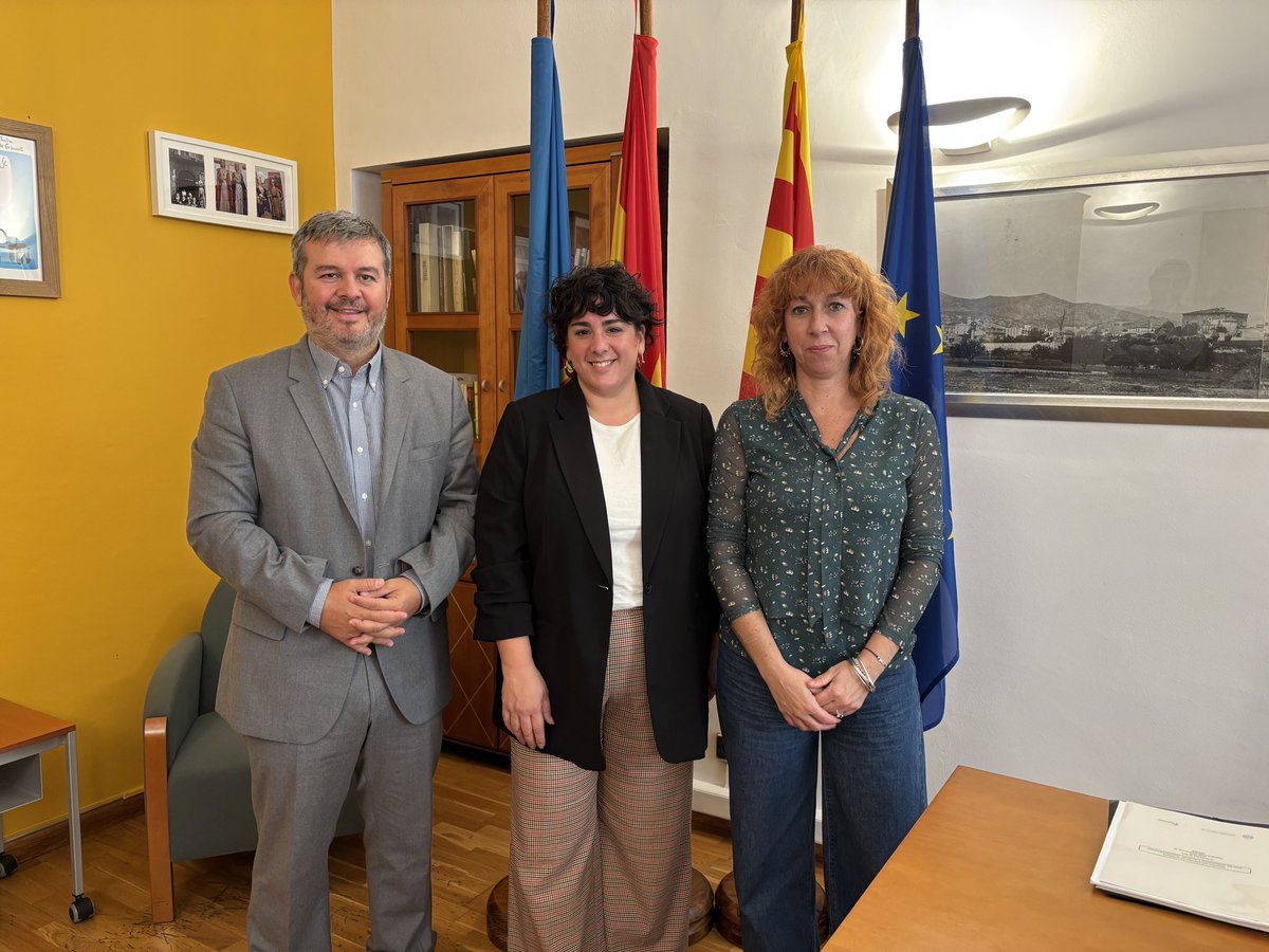 En Santa Coloma de Gramanet  🇪🇸me reuní con la síndica de Greuges y la alcaldesa. El diálogo con gobiernos locales es clave para fortalecer nuestras defensorías, visibilizar su labor y mejorar la calidad institucional. 💪🌍 #DerechosHumanos #DefensoríaLocal #TrabajoConjunto