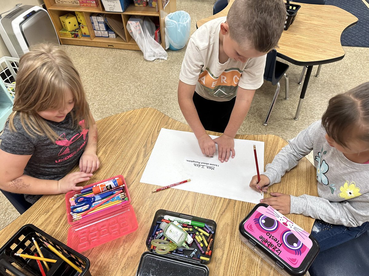 MrsRhodenIn1st's tweet photo. Today students worked in groups to come up with details to support the main idea that was given to them. @HydeElem @HydePrincipal https://t.co/Ct1aRlrwK7
