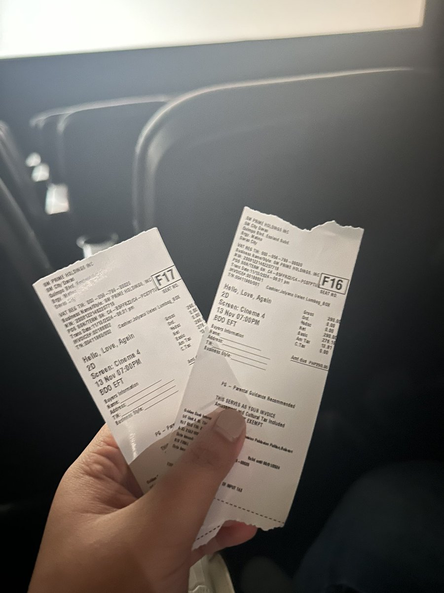 pretty_Zy22's tweet photo. Grabe yung kilig sa sinehan kagabi sa #KathDen ilang beses na kilig yun grabe talaga, di na namin nabilang 😂 punong puno din ang cinema kahapon sa SM City Davao 😍 #helloloveagain https://t.co/qwdXeYp2dp