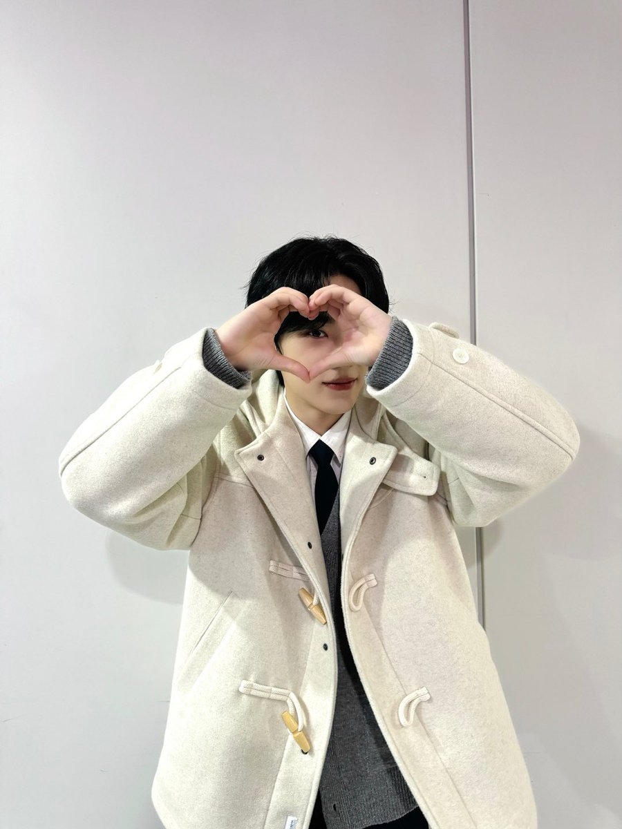 by_EPEX's tweet image. 수능 보는 모든 분들 파이팅!! 🤍

#EPEX #이펙스 #KEUM #금동현 #クムドンヒョン #금동이 #제니스내거