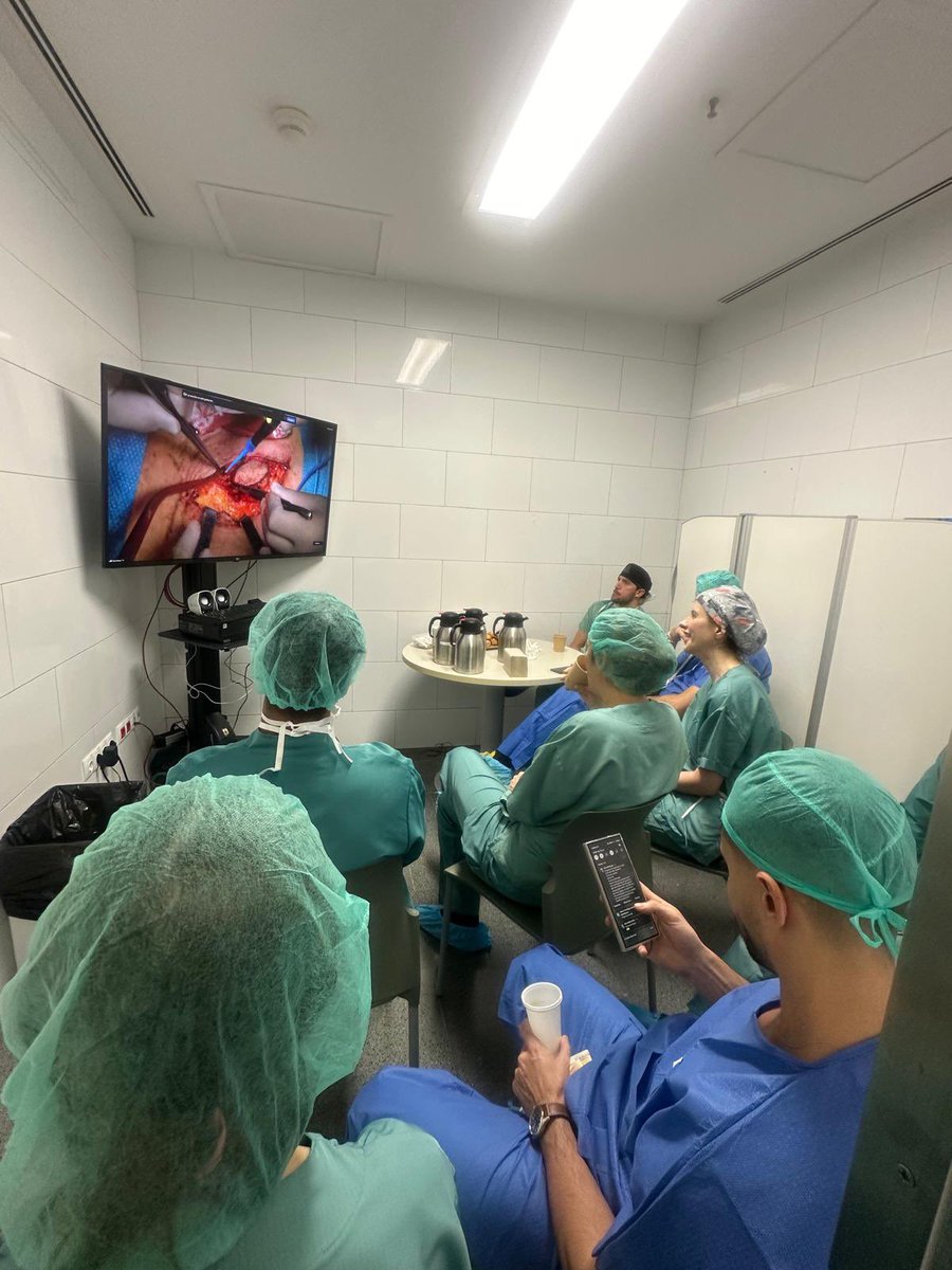 1r dia del Curs de Reseccions de Paret Toràcica. Cas complex, amb l’ajuda de @VascularSantPau, reconstrucció costal customitzada <a href="/osteobionix/">osteobionix</a> i plastia muscular pels companys de cirurgia plastica <a href="/HospitalSantPau/">Sant Pau - Campus Salut Barcelona</a>. Demà 2n dia amb pràctica en model cadavèric <a href="/ToracicaSantPau/">Cirugía Torácica- Hospital de Sant Pau</a>