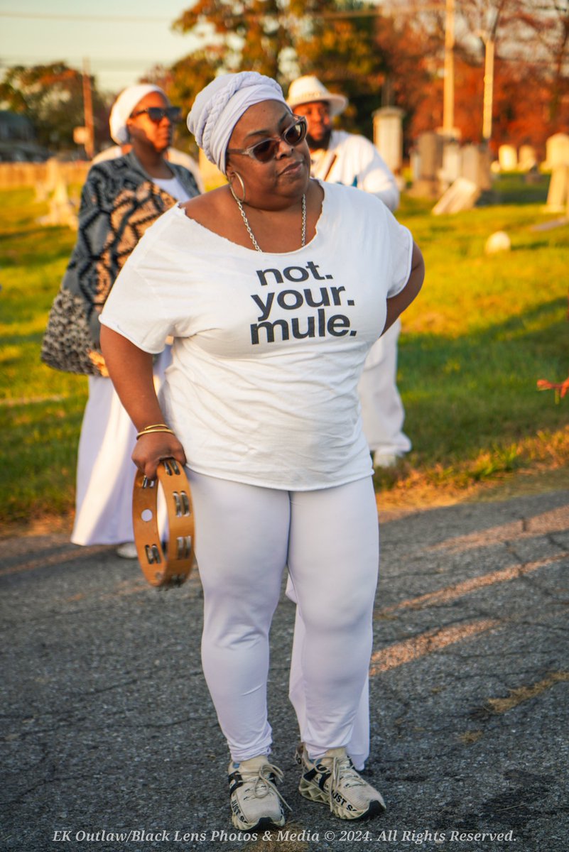 HoodooSociety's tweet photo. November 3, 2024

Location: Mt Auburn Cemetery, Baltimore Maryland

Occasion: All Saints Day, The Hoodoo Way

Photographer: @simaleerbg https://t.co/XlqMsRuxpP