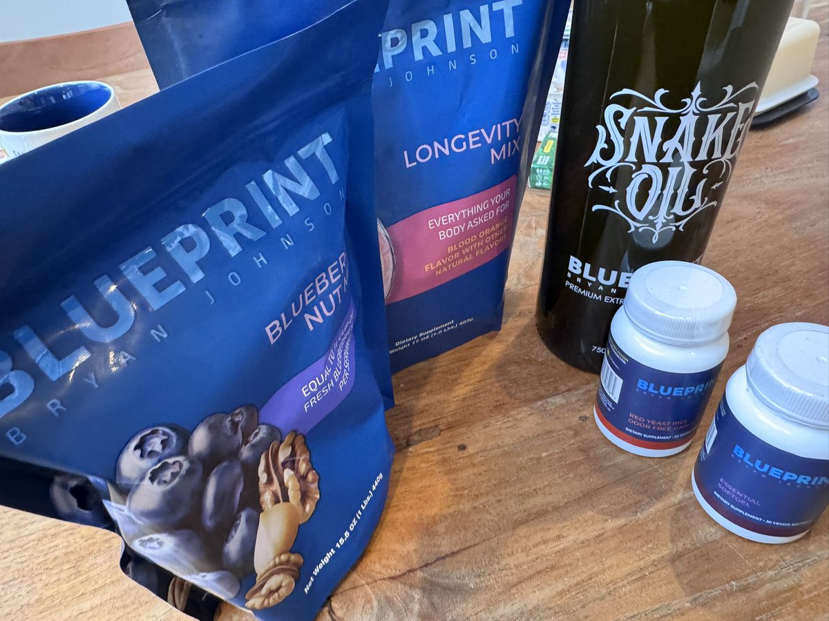 janiesch's tweet photo. @bryan_johnson 9hrs before sleep!? when do you got to bed again at 9pm? so after 12pm you stop eating? nooo, i just bought some blueprint stuff, but i never gonna stop eating dinner :) https://t.co/gqODM8GkF3