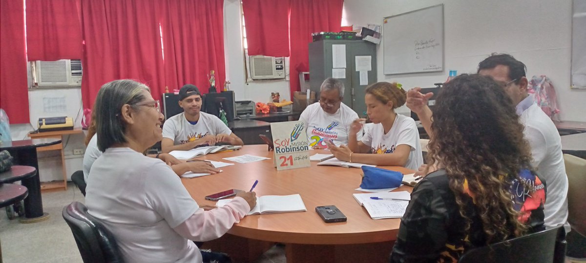 Te enteraste?||

#Hoy el equipo regional se reunió con la Mesa Técnica de Girardot 💪🏻🇻🇪 para abordar diversos temas para el fortalecimiento de las actividades en el territorio. Aragua es educación #MisiónRobinson @nicolasmaduro <a href="/HectoRodriguez/">Héctor Rodríguez C.</a>  @sociabolivarian
