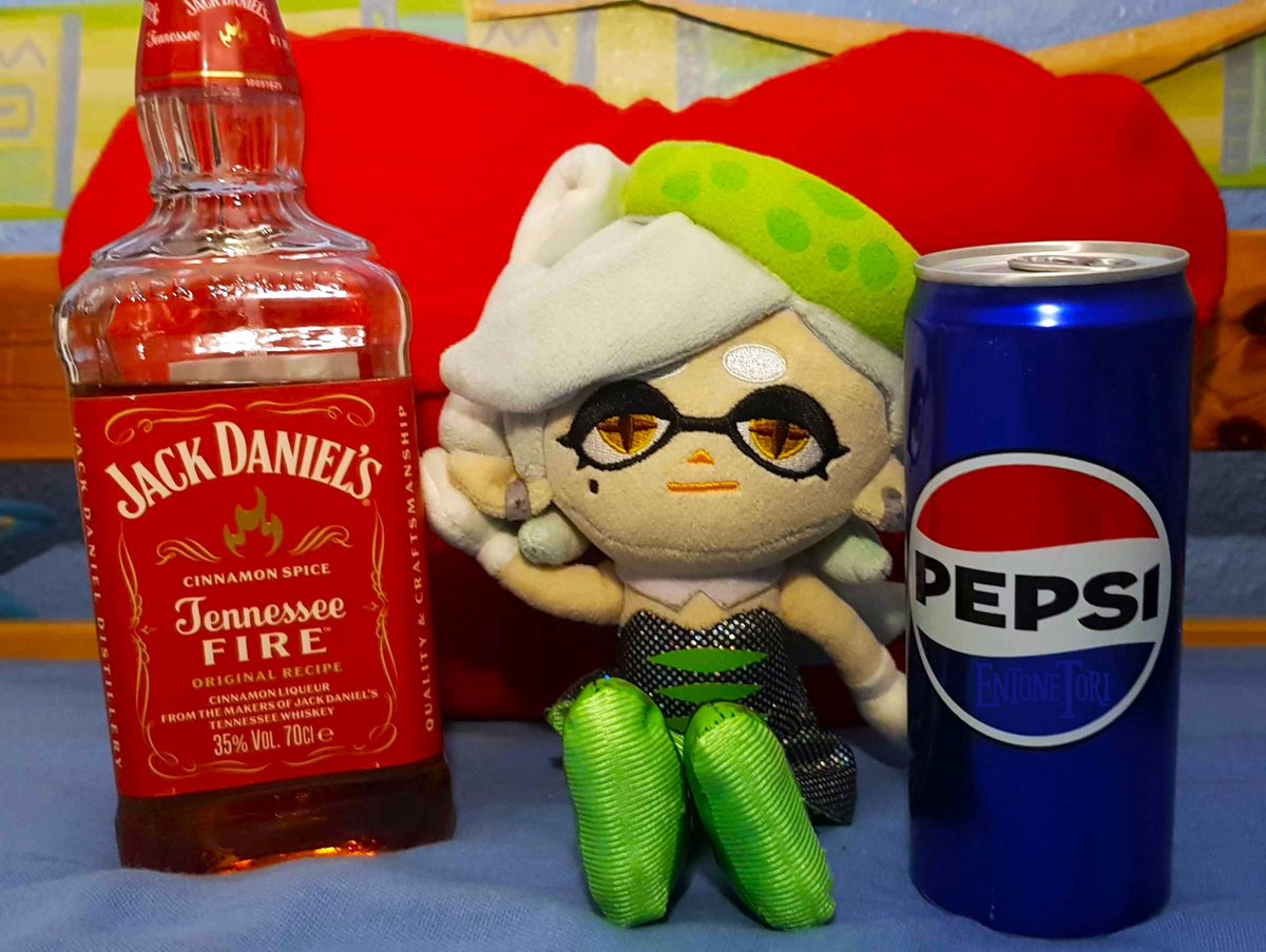 EntoneTori's tweet photo. Marie plush thought to treat herself a little more this time #marieplush #Splatoon #bepis https://t.co/DqYIbthMPK