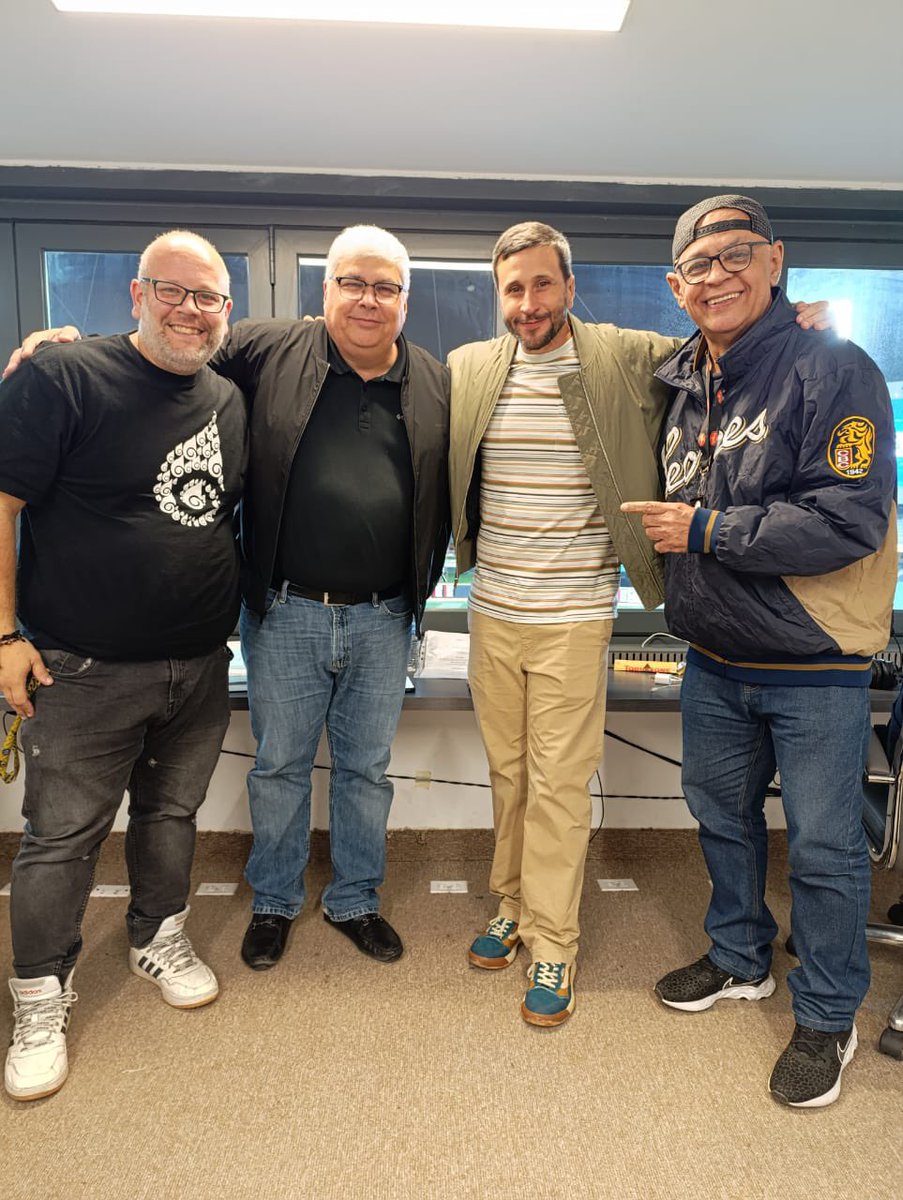 Con los amigos y compañeros de tantos años del Circuito <a href="/LaMega107/">La Mega 107.3 FM</a> de <a href="/leones_cbbc/">Leones del Caracas</a>. Listos para la transmisión del juego de este miércoles #Caribes vs #Leones #32Años. Los esperamos!