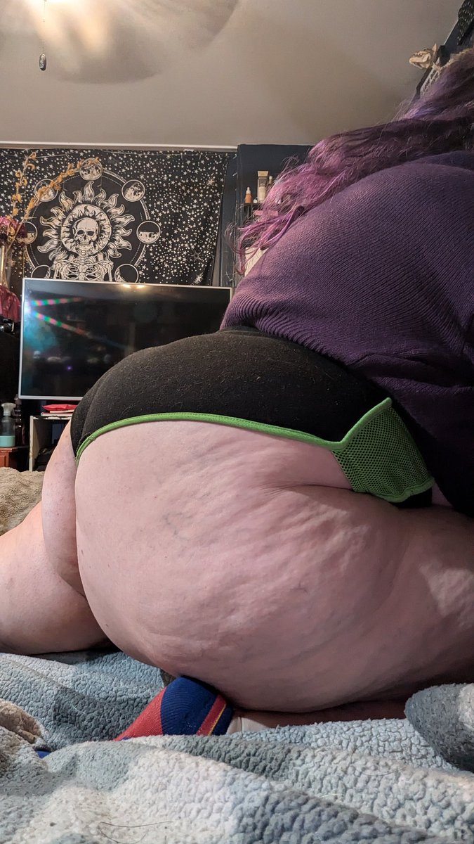 mentallyillgoth's tweet photo. As promised, 👻🍵

1 👍 = 1 spank
1 🔁 = 10 spanks https://t.co/wy2HgBTscx