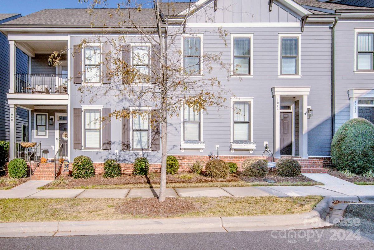 Dekuson's tweet photo. 104 Certificate ST #Unit C, Mooresville, NC 28117 A great curb appeal and location for this RENTAL!!!
Take a look at this awesome space: https://t.co/e9Poiu7PtY https://t.co/NpQPqxtm1O