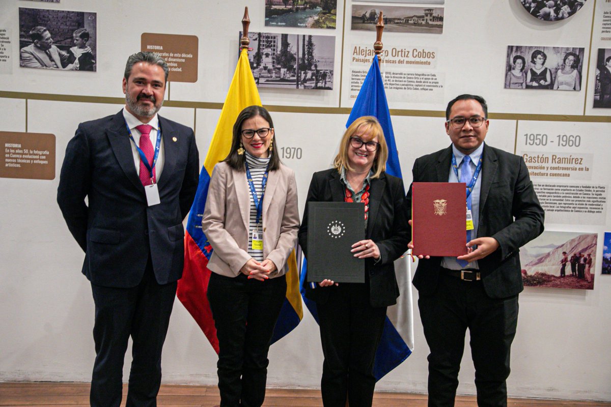 Karla_ESCOSV's tweet photo. En la XXIX Cumbre Iberoamericana, 🇸🇻 y 🇪🇨 firmaron el acta del IV Programa de Cooperación Técnica y Científica. Este acuerdo permitirá a @AgenciaESCO seguir construyendo una cooperación sólida entre ambos países, y reafirmar el compromiso de trabajar juntos para desarrollar capacidades en áreas clave que mejoren la vida de las personas en ambas naciones. #CooperaciónSurSur #GestiónESCO
