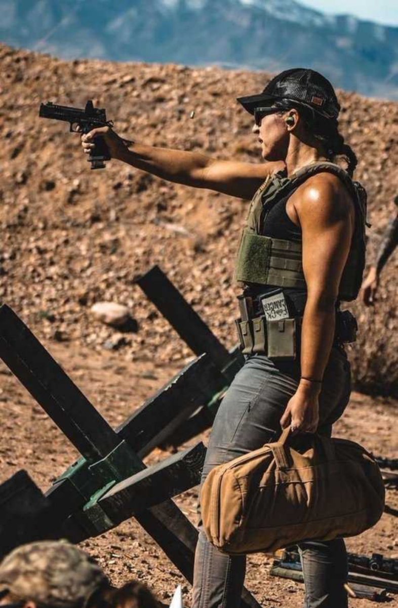 Tulsi, la nouvelle directrice du renseignement Américain.

À ceux qui voudraient critiquer ce choix, je vous rappelle que vous avez élu Chrystia Freeland, Mélanie Joly, Manon Massé, Rubarbe Gaza et que vous allez voter pour le Bloc Québécois.

Gardez-vous une gêne.

*