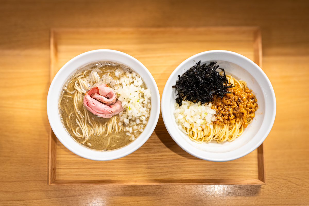niboshikoh_2's tweet photo. にぼし香菊名店
11/14（木）
【麺】
・煮干蕎麦
・濃厚煮干蕎麦
・特濃煮干蕎麦
・にぼし香セット（濃厚煮干+背脂の和え玉）

【トッピング】
・うずら味玉
・肉増し
・玉ねぎ増し
・バラ海苔増し

【和え玉】
・黒酢
・背脂
・ガーリックバターと浅利

【ご飯もの】
・ネギライス（学生無料） https://t.co/uoSN72rVKV