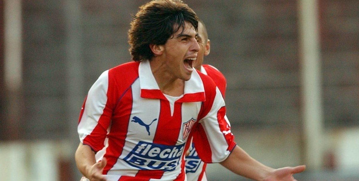 Habrá dos mil páginas de historia para leer, y en ellas estará escrito que fueron "los pibes del club" los que nos salvaron de las horas más oscuras.

 Estoy seguro que en las páginas doradas también están (y estarán).

¿ Ahora entienden por qué banco tanto a los nuestros ? 🇦🇹