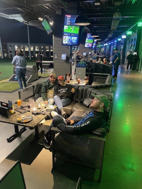 ISA members enjoyed a night out at TopGolf, including the Neafus family Tues. Nov. 12: indianaharness.com/topgolf-event-… Photos by Tony Renz  #racelikeahoosier <a href="/INStandardbred/">Indiana Standardbred Breed Development Program</a> <a href="/harnessindiana/">Dean Gillette</a>