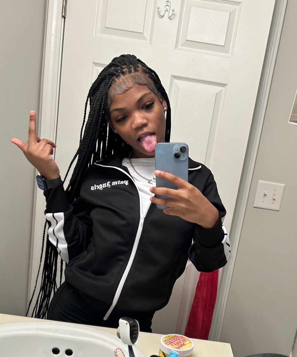 kayla tweet media
