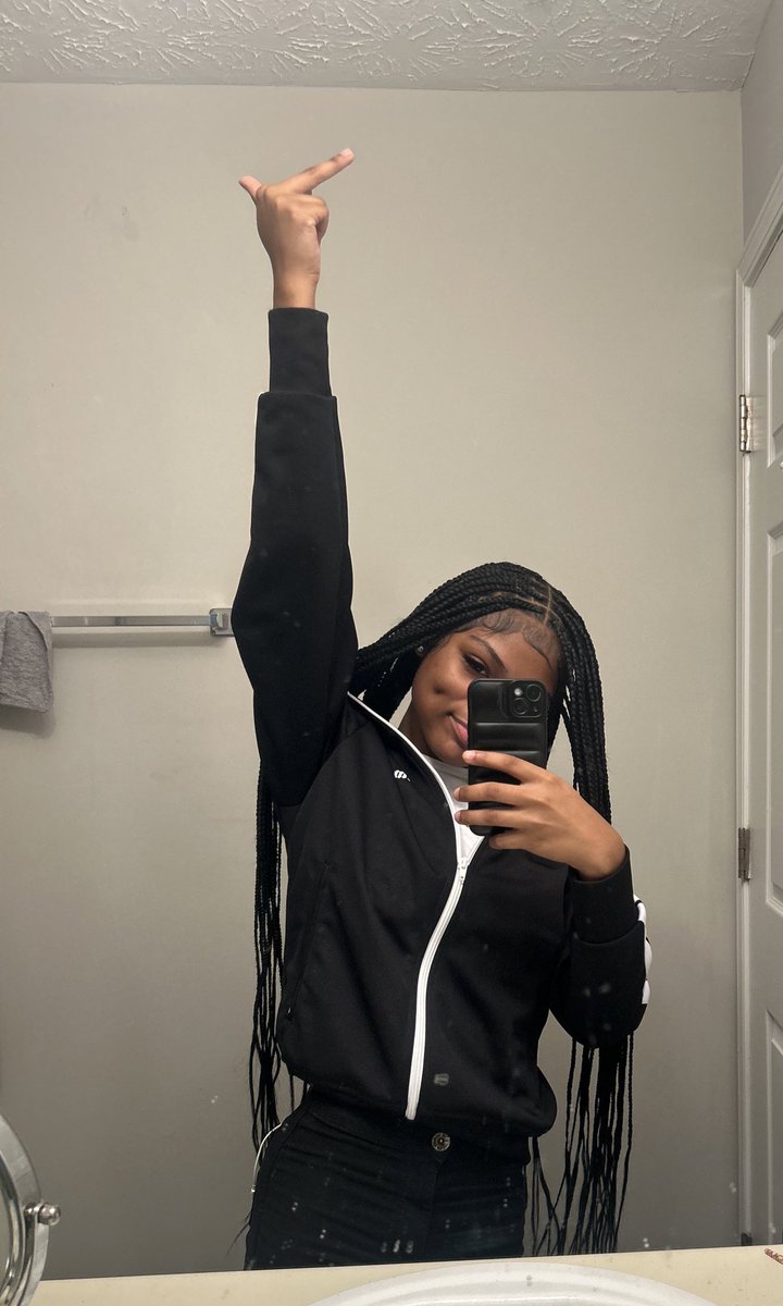 kayla tweet media