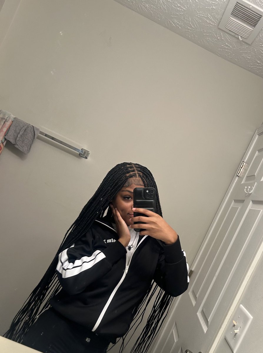 kayla tweet media