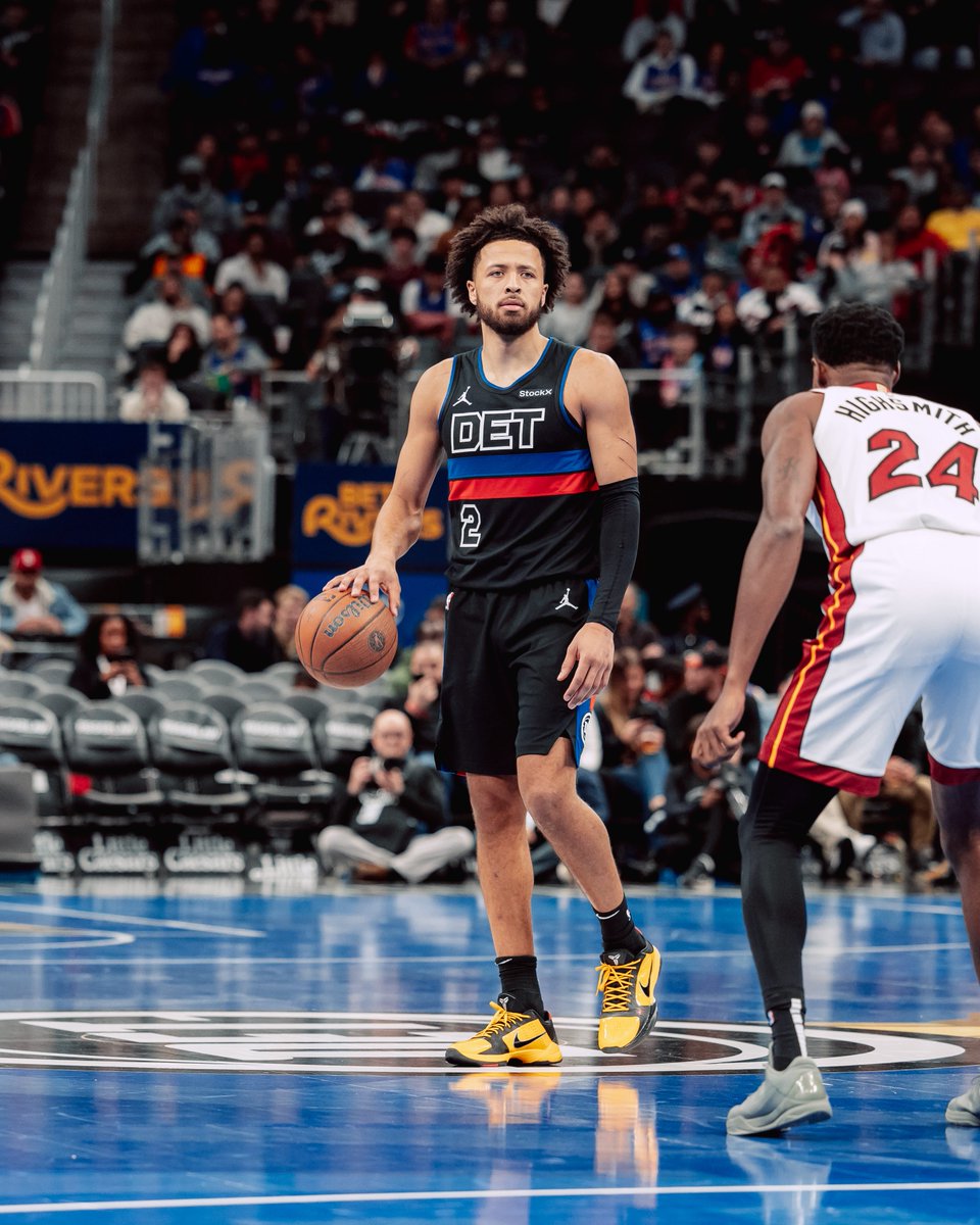 DetroitPistons's tweet photo. Cade Cunningham is the 𝙤𝙣𝙡𝙮 player in NBA history with at least 3,000 points, 950 assists, 750 rebounds, 150 steals, 80 blocks and 250 3-pointers through 150 career games. https://t.co/tYDkTYpTfi