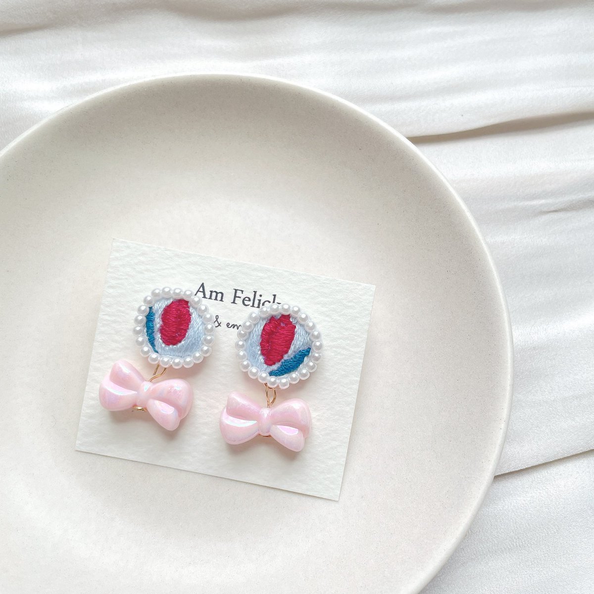 おはようございます☀

ピンクと水色の組み合わせって可愛いですよね💕

#ハンドメイドアクセサリー #ハンドメイド作品 #花刺繍 #刺繍 #チューリップ