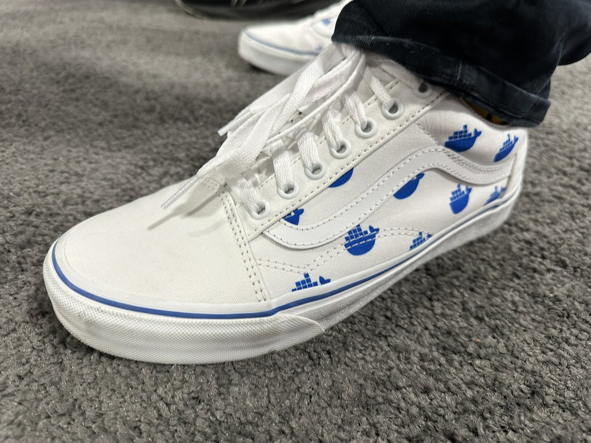 tiffany jernigan ๐ (@tiffanyfayj) on Twitter photo Crazy to think it has been 9-10y since my first #dockerselfie with <a href="/solomonstre/">Solomon Hykes</a>. Maybe itโs a #daggerselfie now.
Check out the awesome @docker shoes!
#kubecon #cloudnativecon Crazy to think it has been 9-10y since my first #dockerselfie with <a href="/solomonstre/">Solomon Hykes</a>. Maybe itโs a #daggerselfie now.
Check out the awesome @docker shoes!
#kubecon #cloudnativecon