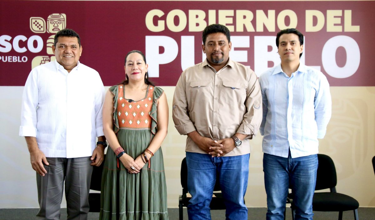 TabascoJavier's tweet photo. Recibimos con todo gusto a nuestra compañera María Luisa Albores González, titular de Alimentación para el Bienestar, quien trajo muy buenas noticias para #Tabasco, como el acopio inicial de 200 toneladas de cacao a precio de garantía (220 pesos el kilo) en apoyo a pequeños productores. Vamos a lograr el renacimiento del sector cacaotero.