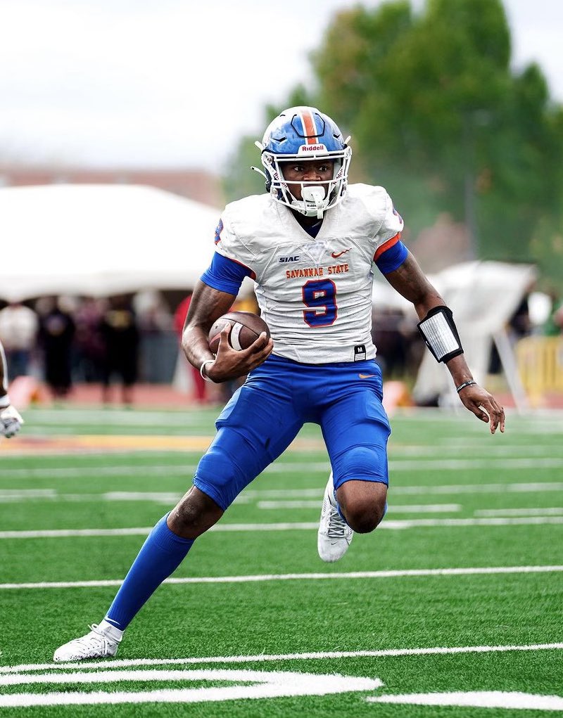 3,178 All-Purpose Yards
2,092 Passing Yards
1,086 Rushing Yards
30 Total Touchdowns

2 years of eligibility 

youtu.be/tzyIL5n_Jq4?si…