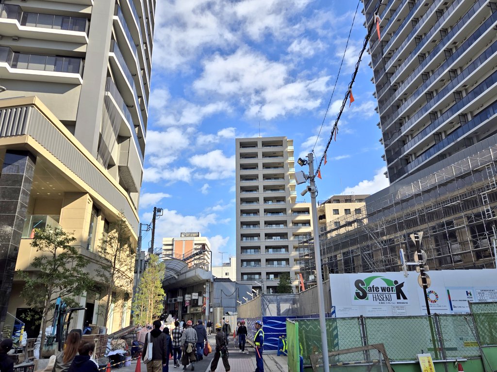 sa_mo187's tweet photo. シティタワーズ板橋大山
外構着手で木も植わり始めて雰囲気でてきた！ https://t.co/iPggWqMx0m