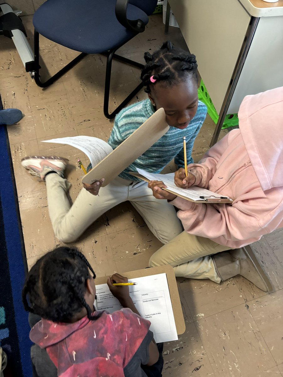 ms_tillmann's tweet photo. Students researched 1 industry in Maryland and then used the jigsaw method to share with classmates to learn about the other industries. Students showed research, communication, and teamwork skills. https://t.co/JfiXcICgtD